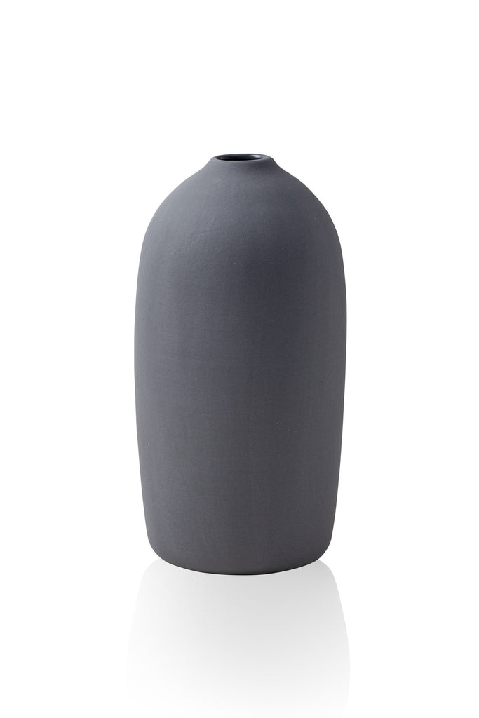 Raw Vase Grey Large - mat mørkegrå vase fra MALLING LIVING